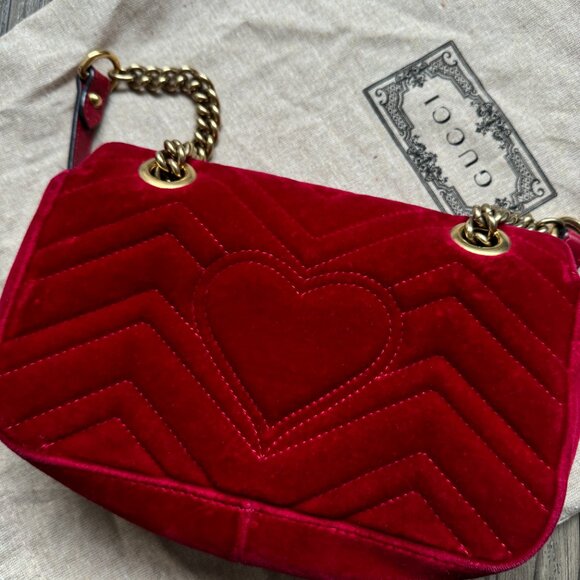 GUCCI - MATELASSE -VELVET HIBISCUS RED GC MARMONT MINI FLAP BAG - Picture 7 of 13